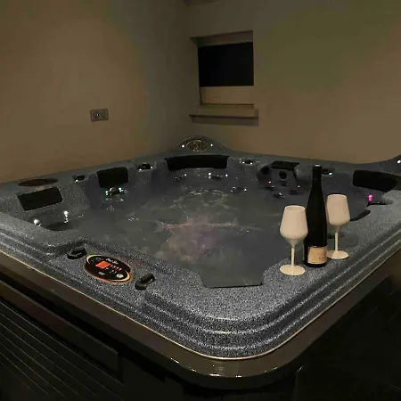 Au Calme Avec Piscine Et Jacuzzi Vila *